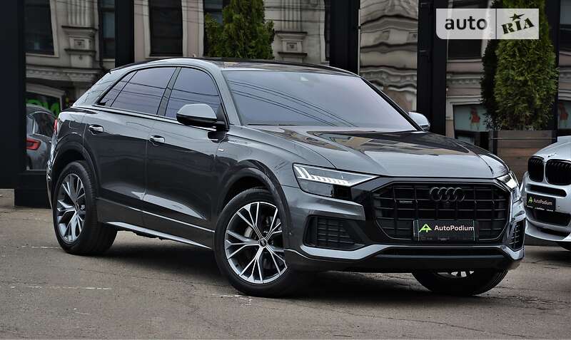 Внедорожник / Кроссовер Audi Q8 2021 в 