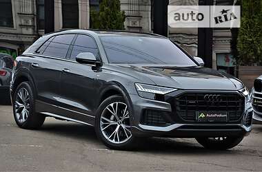 Внедорожник / Кроссовер Audi Q8 2021 в 