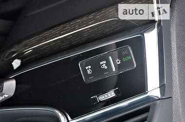 Внедорожник / Кроссовер Audi Q8 2021 в 