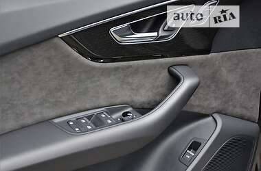 Внедорожник / Кроссовер Audi Q8 2021 в 