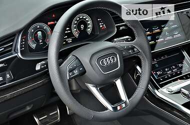 Внедорожник / Кроссовер Audi Q8 2021 в 