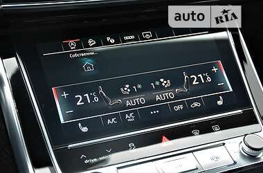 Внедорожник / Кроссовер Audi Q8 2021 в 