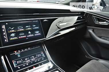 Внедорожник / Кроссовер Audi Q8 2021 в 