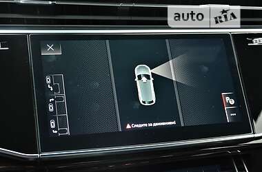 Внедорожник / Кроссовер Audi Q8 2021 в 