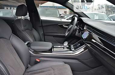 Внедорожник / Кроссовер Audi Q8 2021 в 