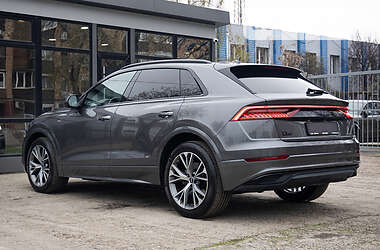 Внедорожник / Кроссовер Audi Q8 2021 в 