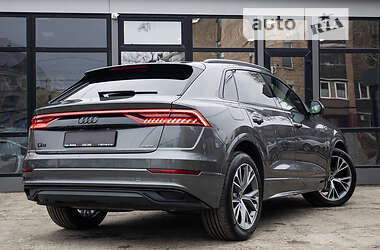 Внедорожник / Кроссовер Audi Q8 2021 в 