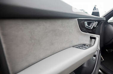 Внедорожник / Кроссовер Audi Q8 2021 в 