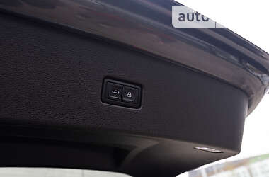 Внедорожник / Кроссовер Audi Q8 2021 в 