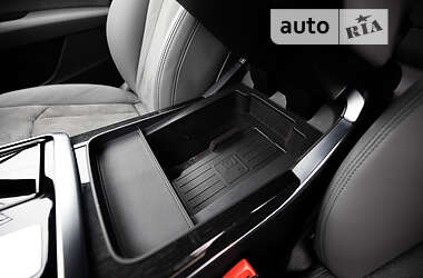 Внедорожник / Кроссовер Audi Q8 2021 в 