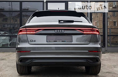 Внедорожник / Кроссовер Audi Q8 2021 в 