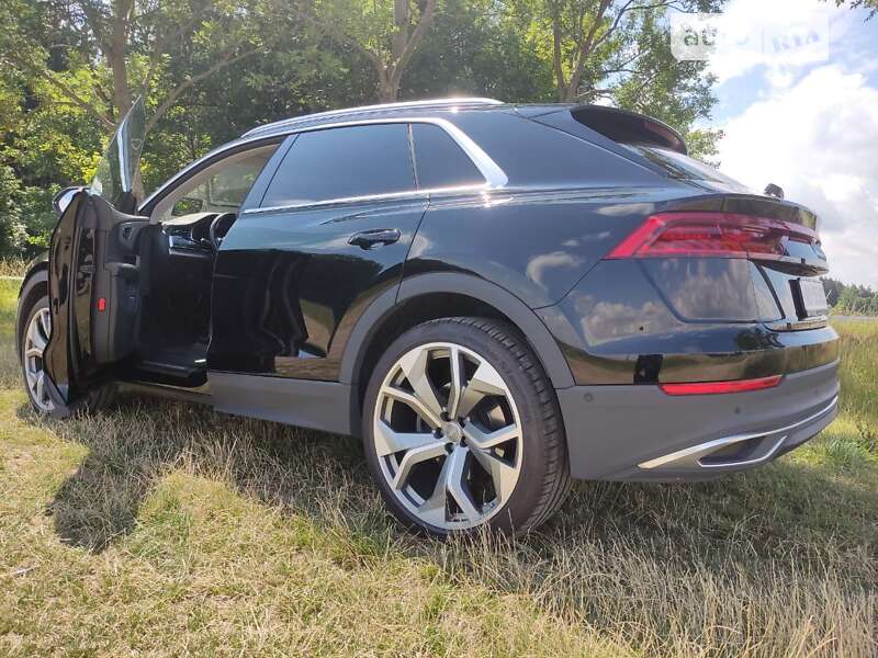 Позашляховик / Кросовер Audi Q8 2018 в Ужгороді