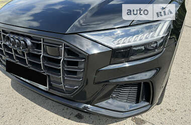 Позашляховик / Кросовер Audi Q8 2018 в 