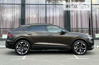 Позашляховик / Кросовер Audi Q8 2020 в 