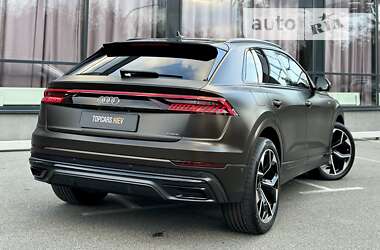 Позашляховик / Кросовер Audi Q8 2020 в 