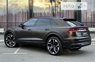 Позашляховик / Кросовер Audi Q8 2020 в 