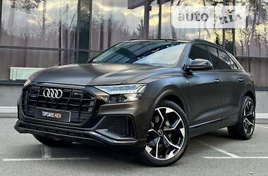 Позашляховик / Кросовер Audi Q8 2020 в 