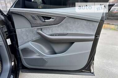 Позашляховик / Кросовер Audi Q8 2020 в 