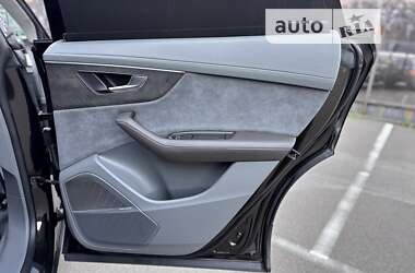 Позашляховик / Кросовер Audi Q8 2020 в 