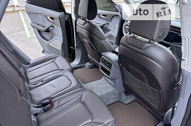 Позашляховик / Кросовер Audi Q8 2020 в 