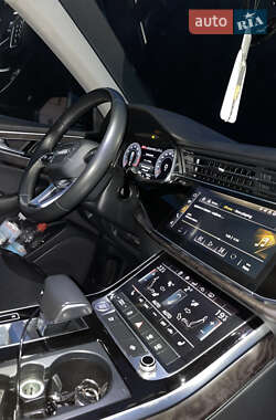 Внедорожник / Кроссовер Audi Q8 2018 в 