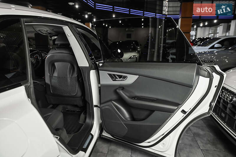 Внедорожник / Кроссовер Audi Q8 2018 в Ужгороде