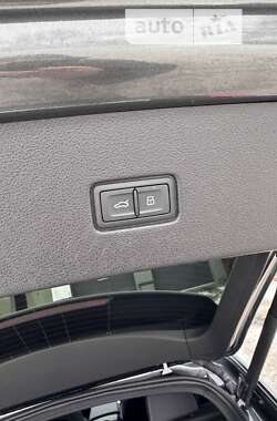 Позашляховик / Кросовер Audi Q8 2021 в 