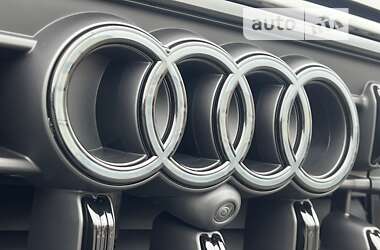 Внедорожник / Кроссовер Audi Q8 2024 в 