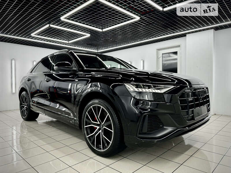 Внедорожник / Кроссовер Audi Q8 2019 в Киеве