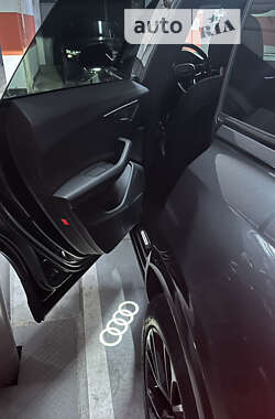 Позашляховик / Кросовер Audi Q8 2021 в 