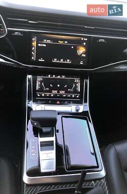 Внедорожник / Кроссовер Audi Q8 2018 в 