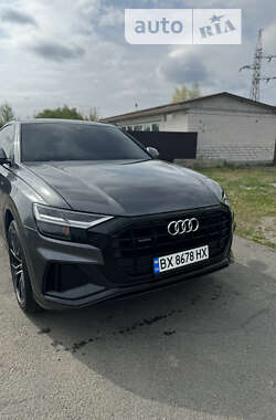 Позашляховик / Кросовер Audi Q8 2020 в 