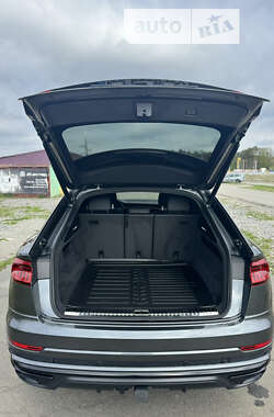 Позашляховик / Кросовер Audi Q8 2020 в 