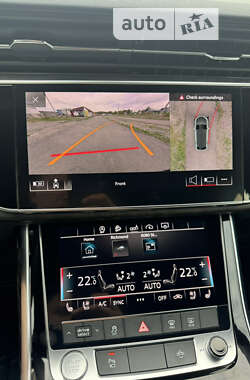 Позашляховик / Кросовер Audi Q8 2020 в 