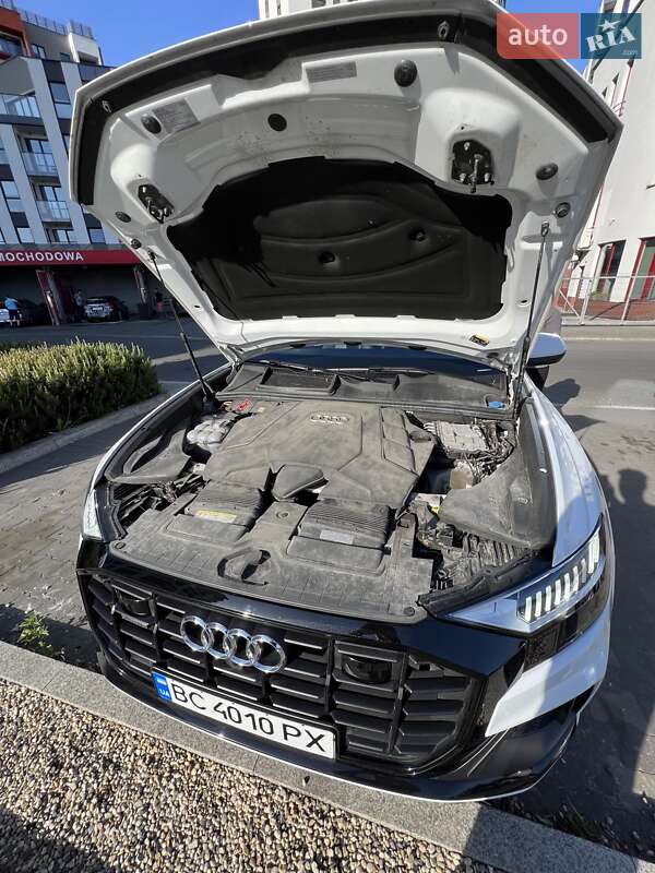 Позашляховик / Кросовер Audi Q8 2021 в Львові