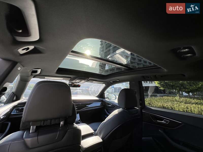 Позашляховик / Кросовер Audi Q8 2021 в Львові