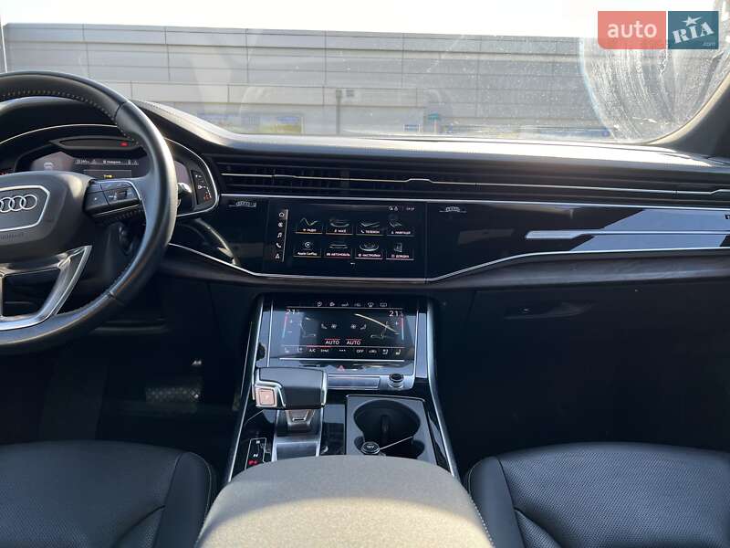 Позашляховик / Кросовер Audi Q8 2021 в Львові