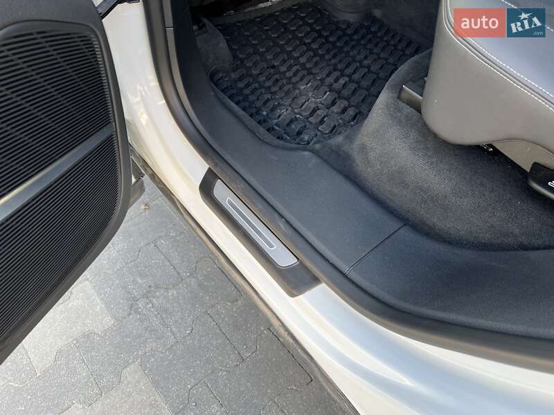 Позашляховик / Кросовер Audi Q8 2021 в Львові