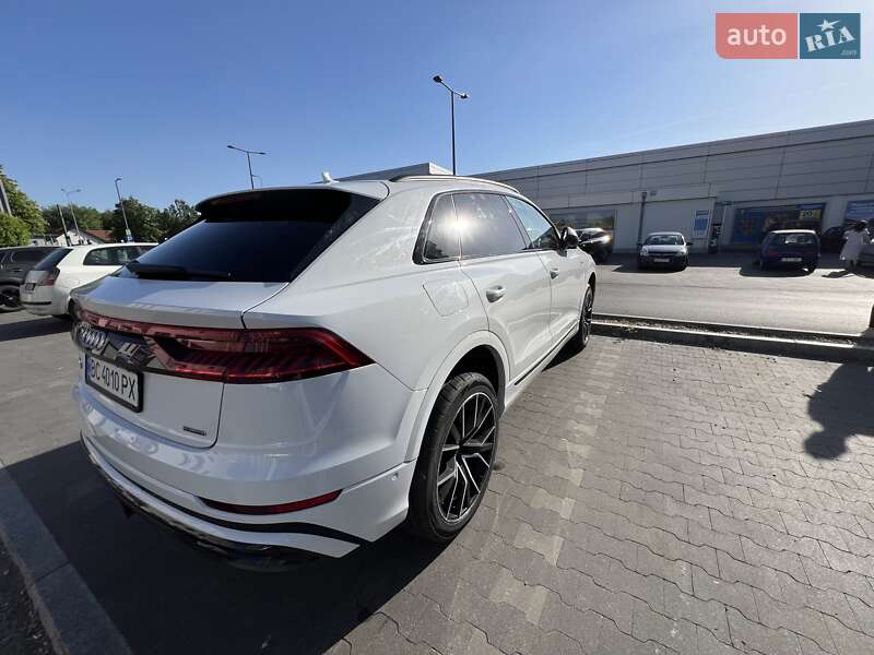 Позашляховик / Кросовер Audi Q8 2021 в Львові