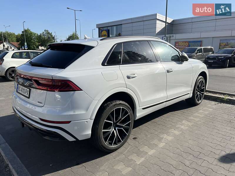 Позашляховик / Кросовер Audi Q8 2021 в Львові