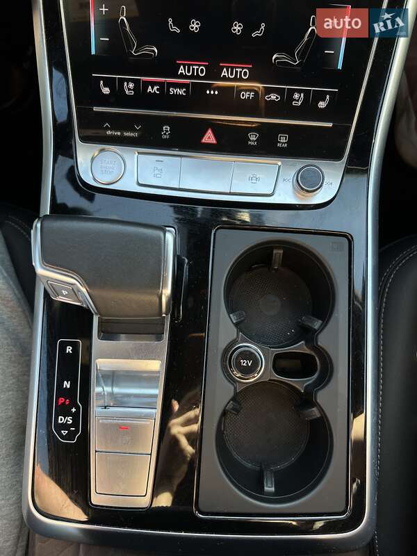 Позашляховик / Кросовер Audi Q8 2021 в Львові