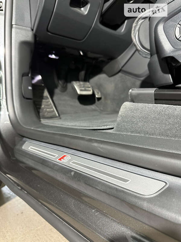 Внедорожник / Кроссовер Audi Q8 2022 в Полтаве
