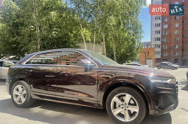 Позашляховик / Кросовер Audi Q8 2020 в 