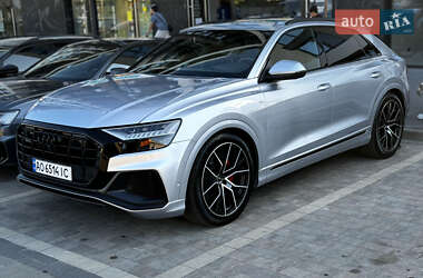 Внедорожник / Кроссовер Audi Q8 2021 в 