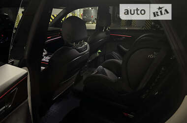 Внедорожник / Кроссовер Audi Q8 2021 в 