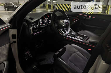 Внедорожник / Кроссовер Audi Q8 2021 в 