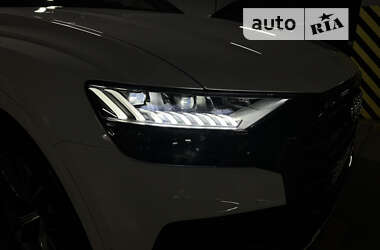 Внедорожник / Кроссовер Audi Q8 2021 в 