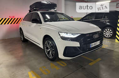 Внедорожник / Кроссовер Audi Q8 2021 в 