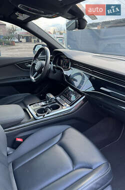 Внедорожник / Кроссовер Audi Q8 2018 в 