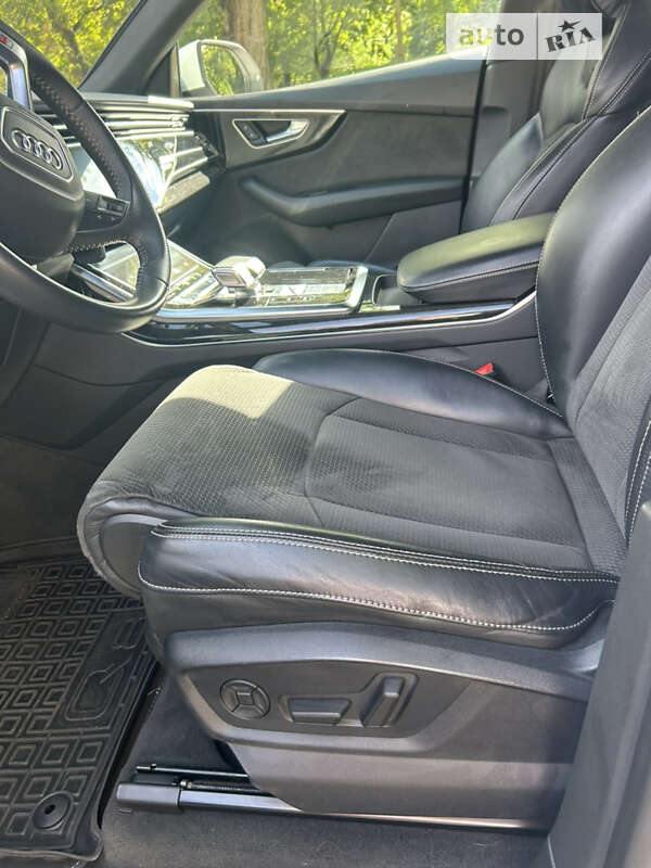 Позашляховик / Кросовер Audi Q8 2019 в Одесі